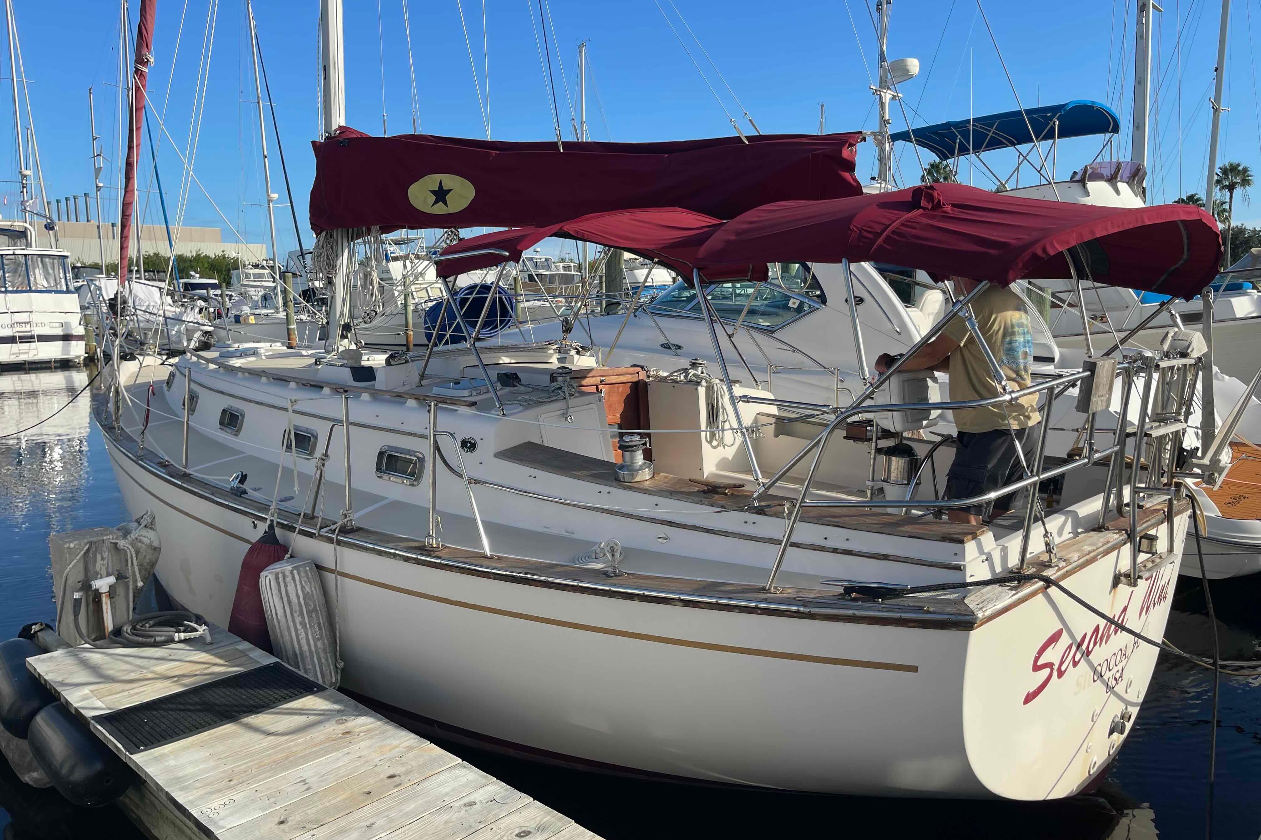 1989 Island Packet 35