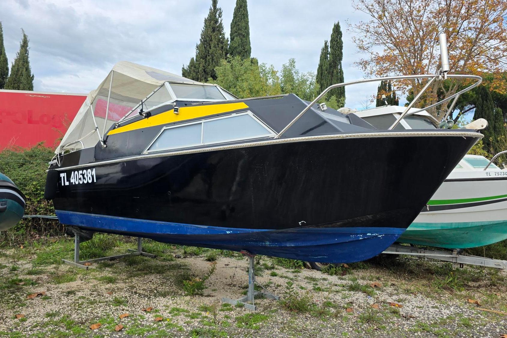 1977 Fairline Vixen 19