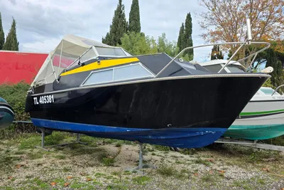 1977 Fairline Vixen 19