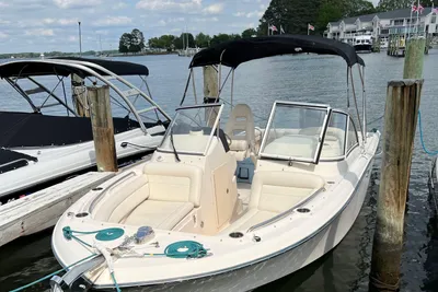 Grady-White Freedom 255
