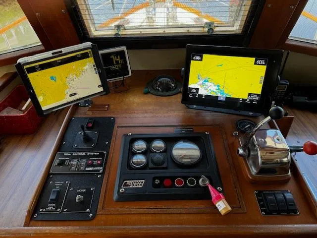 Cygnus Yacht Photos Pics 