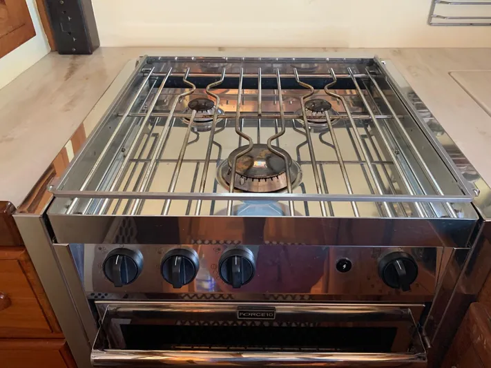 Cygnus Yacht Photos Pics 