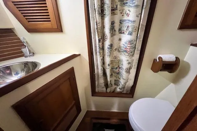 Cygnus Yacht Photos Pics 