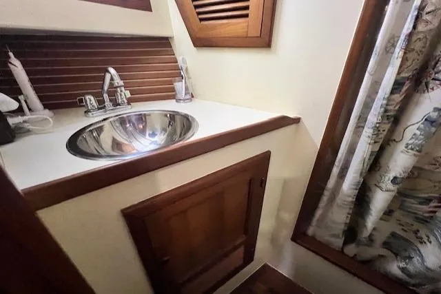 Cygnus Yacht Photos Pics 