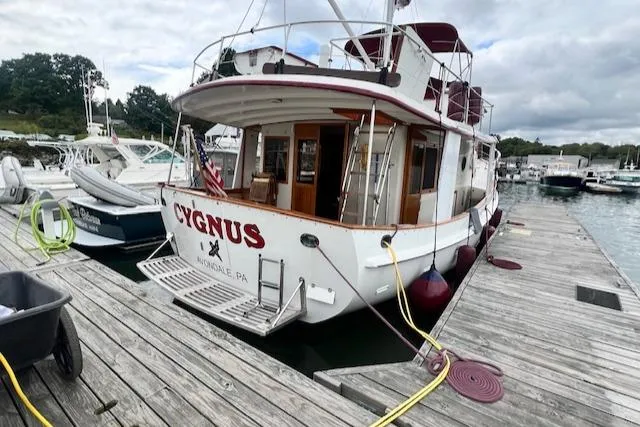 Cygnus Yacht Photos Pics 