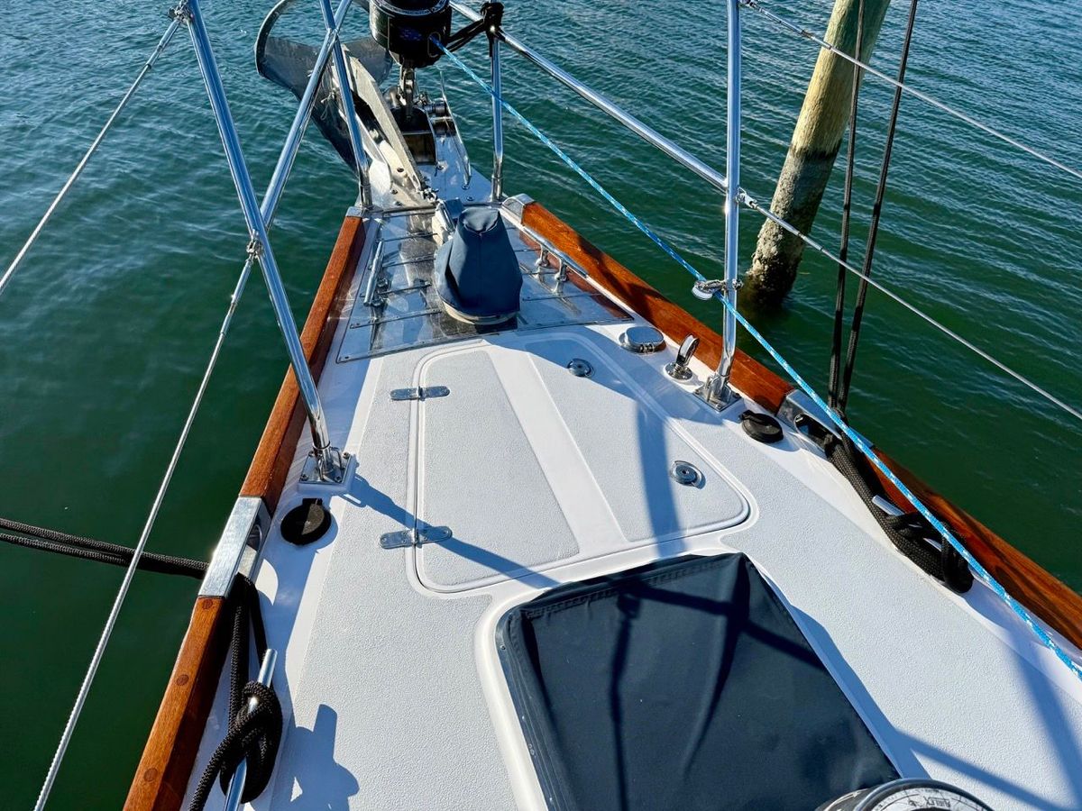 2003 Hylas 54 