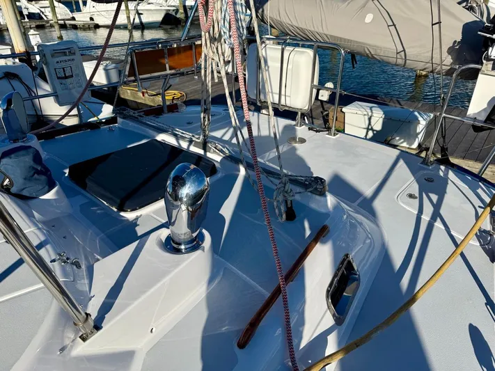 Agua Dulce Yacht Photos Pics Deck of a 2003 Hylas 54 sailboat in harbor.