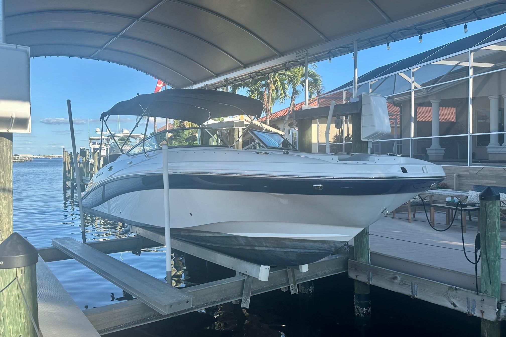 Hurricane SunDeck 2690 OB