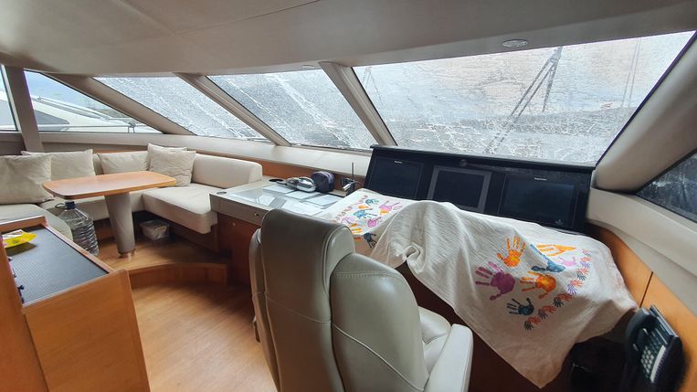 2015-88-princess-88-yacht