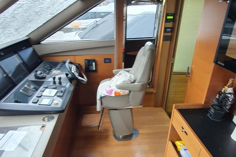 2015-88-princess-88-yacht