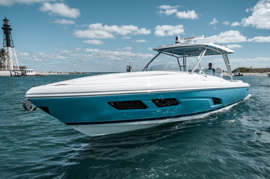 2021 Intrepid 409 Valor