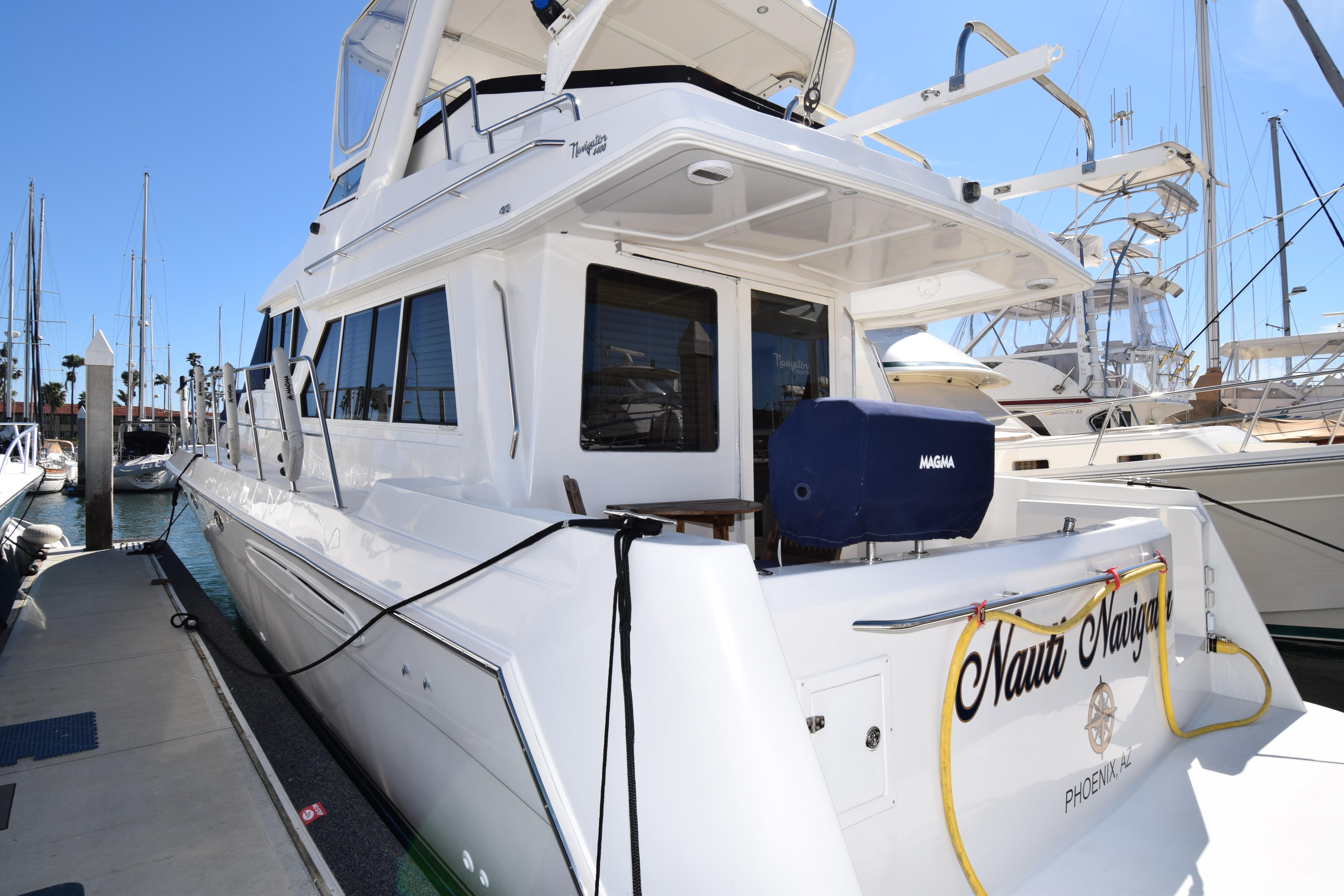 Navigator 4400 Pilothouse