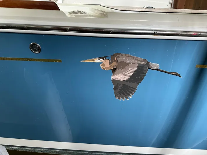 Heron Yacht Photos Pics 2017 Hunt Yachts 32 Center Console with heron artwork on blue hull.