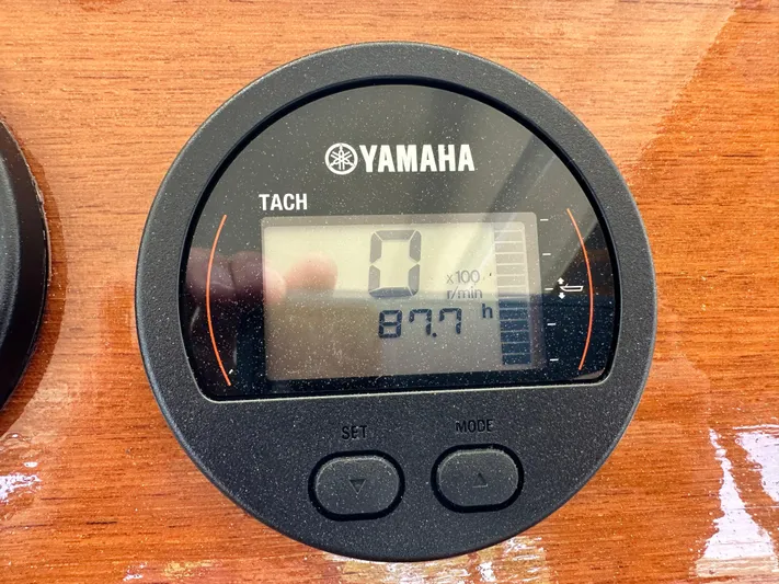 Heron Yacht Photos Pics Yamaha tachometer displaying 877 hours on a 2017 Hunt Yachts 32 Center Console.