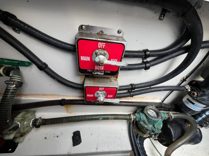 The Perfect Predator Yacht Photos Pics Fuel selector switch on 2017 Mako 414 CC Bluewater Family Edition boat.