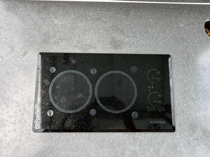 The Perfect Predator Yacht Photos Pics Kenyon electric cooktop on Mako 414 CC Bluewater Family Edition, 2017 model.