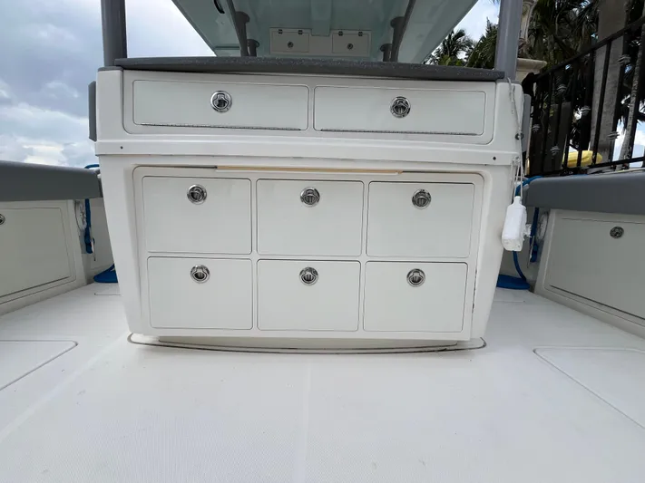 The Perfect Predator Yacht Photos Pics 2017 Mako 414 CC Bluewater Family Edition boat storage drawers, white with chrome handles.