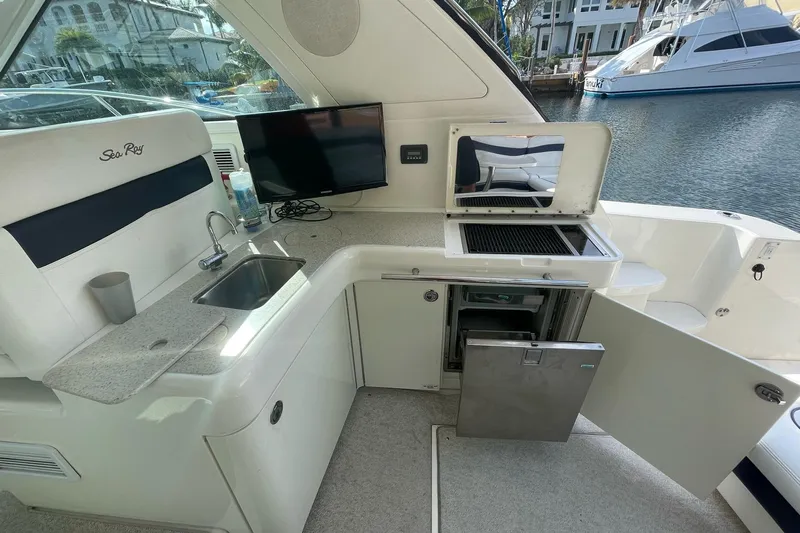 Beach House Yacht Photos Pics Luxurious 2010 Sea Ray 450 Sundancer yacht interior with kitchenette and waterfront view.