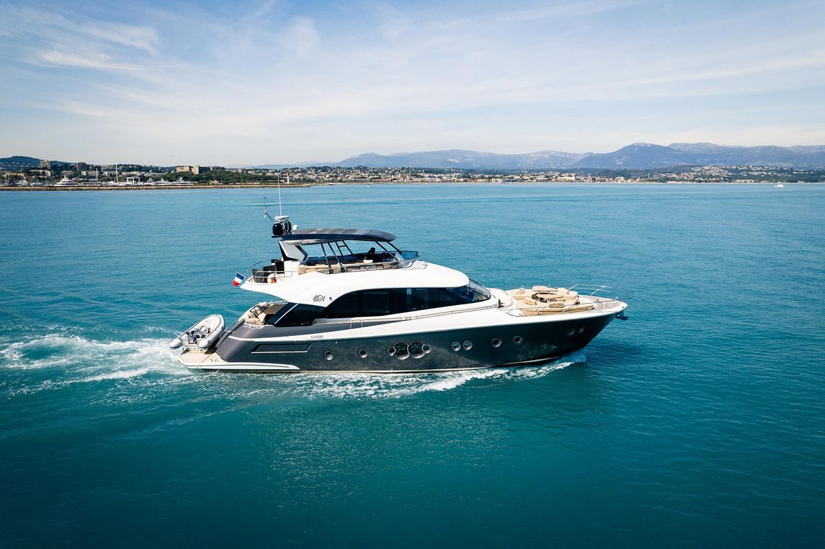 2016 Monte Carlo Yachts 69 