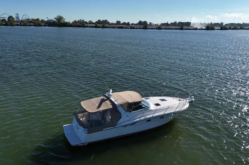 Yacht Photos Pics 2001 Tiara Yachts 3500 Open cruising on a sunny lake.