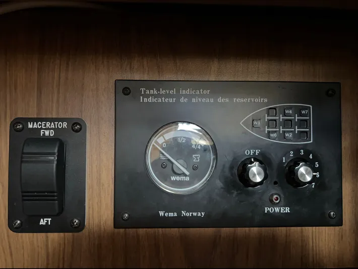 Rafel Yacht Photos Pics Tank level indicator and macerator switch on Hunter 45 Center Cockpit 2006.