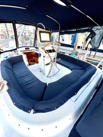 Rafel Yacht Photos Pics Interior view of a 2006 Hunter 45 Center Cockpit yacht.