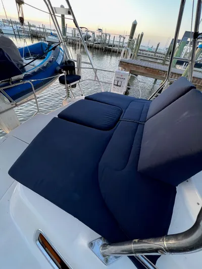 Rafel Yacht Photos Pics Hunter 45 Center Cockpit 2006 with blue cushions at the marina.