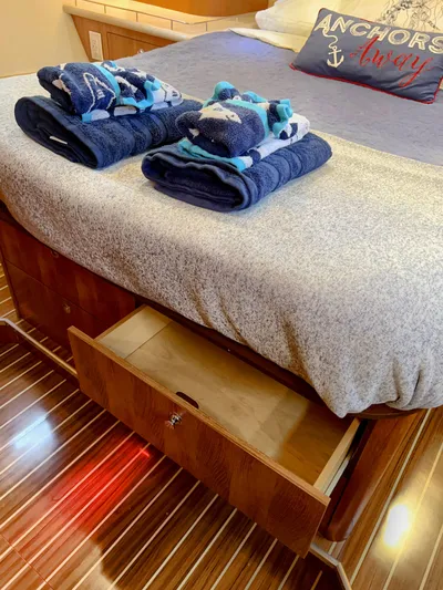 Rafel Yacht Photos Pics Interior of Hunter 45 Center Cockpit yacht, bed with towels and drawer.