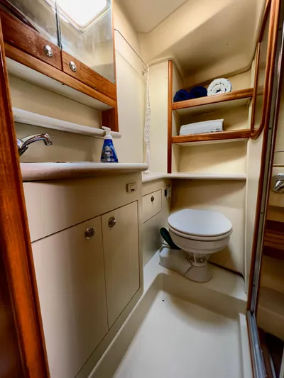 Rafel Yacht Photos Pics Bathroom in Hunter 45 Center Cockpit sailboat, year 2006.