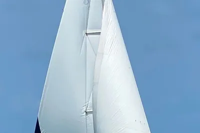 Hunter 45 Center Cockpit