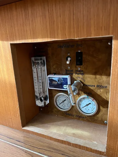 Rafel Yacht Photos Pics Control panel of Hunter 45 Center Cockpit 2006.