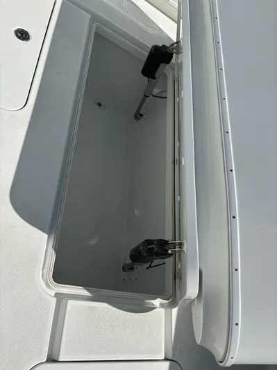  Yacht Photos Pics Yellowfin Boats, Contender Boats, SeaVee Boats, Regulator Boats, SeaHunter Boats, Invincible Boats, Pair Marine, Southport, REV Yacht Sales