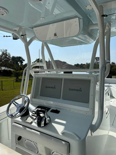  Yacht Photos Pics Yellowfin Boats, Contender Boats, SeaVee Boats, Regulator Boats, SeaHunter Boats, Invincible Boats, Pair Marine, Southport, REV Yacht Sales