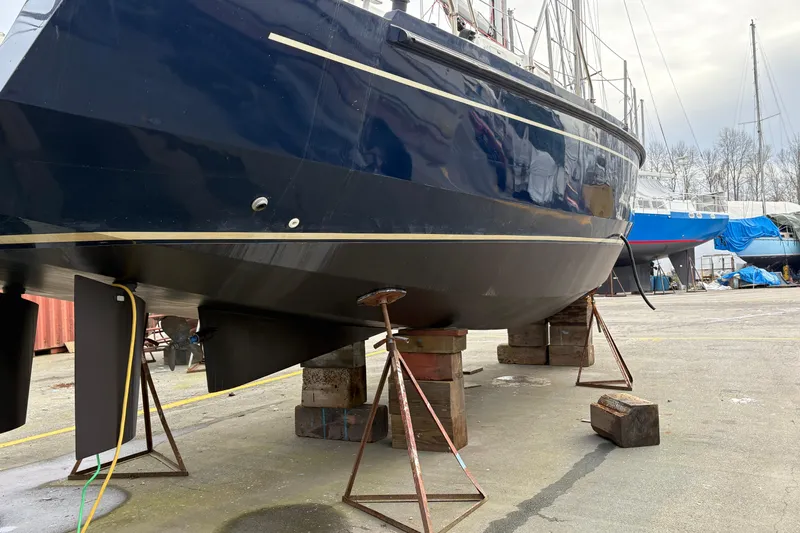 Lino Yacht Photos Pics 2019 Chatam Extreme 42 sailboat on stands in a boatyard.