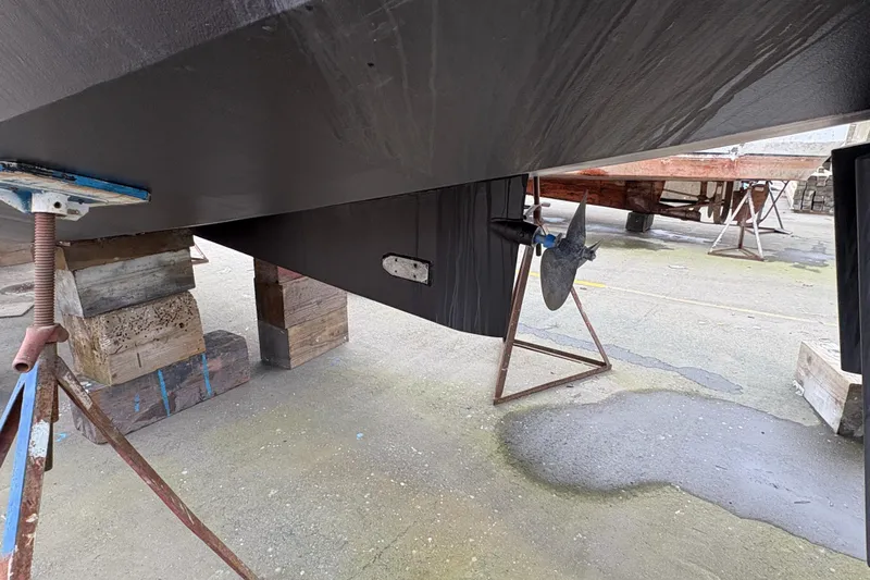 Lino Yacht Photos Pics 2019 Chatam Extreme 42 yacht hull and propeller in dry dock.