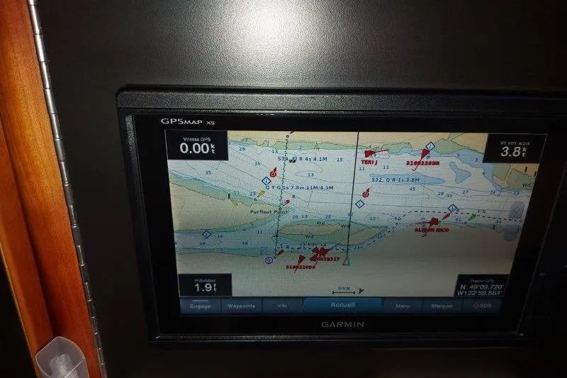 Lino Yacht Photos Pics Garmin GPSMap X5 displaying nautical chart on Custom Chatam Extreme 42, 2019 model.