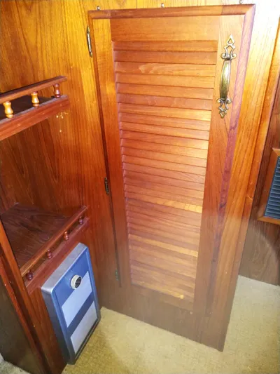 Elizabeth Rose Yacht Photos Pics 1981 Tollycraft 43 Motoryacht interior with wooden louvered door and brass handle.