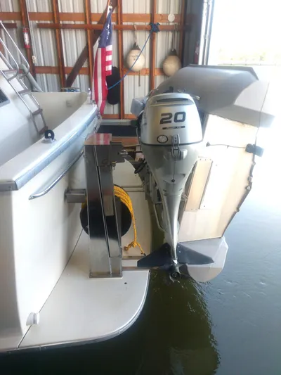 Elizabeth Rose Yacht Photos Pics 1981 Tollycraft 43 Motoryacht with outboard motor in a marina setting.