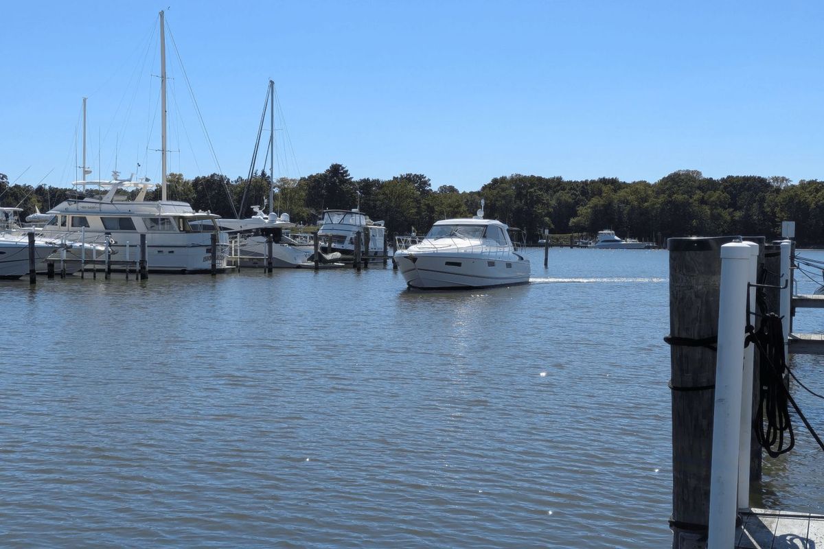 2013 Cruisers Yachts 48 