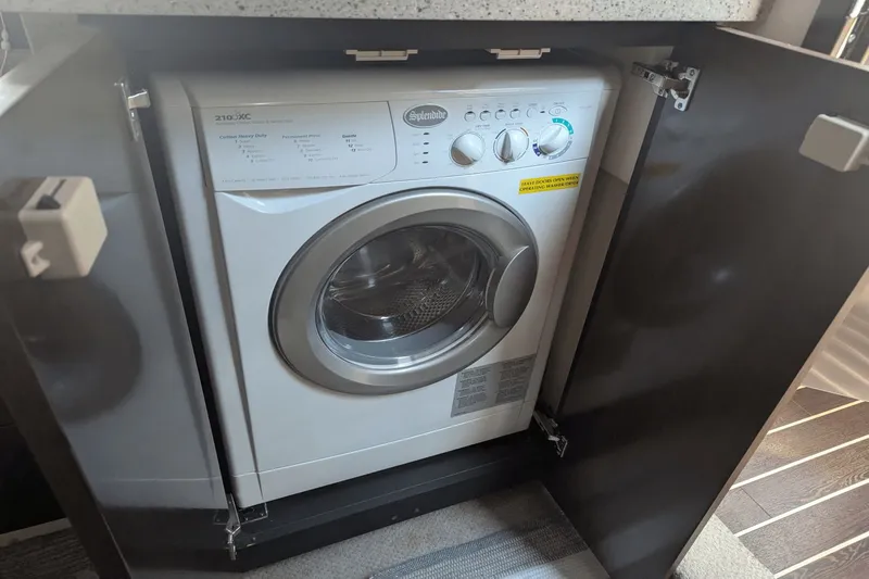 Just One More V Yacht Photos Pics 