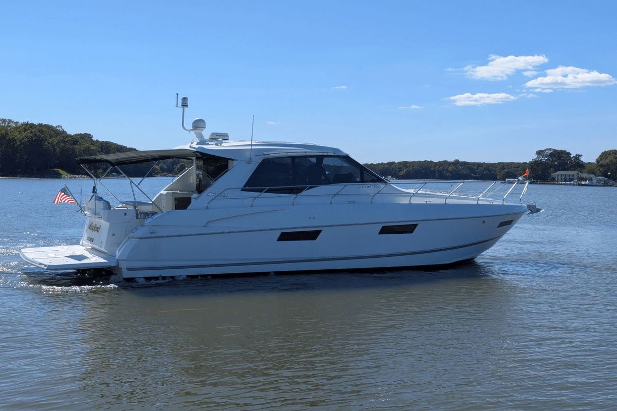 2013 Cruisers Yachts 48 