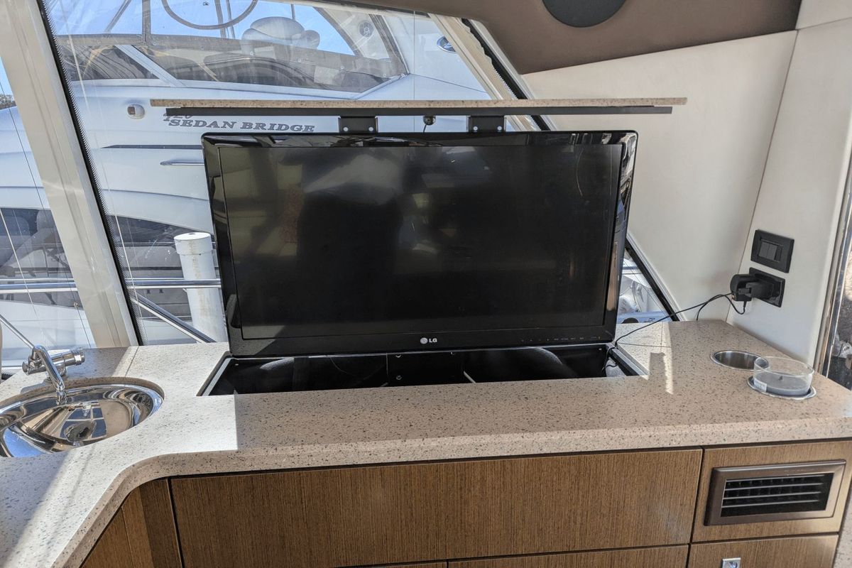 2013 Cruisers Yachts 48 