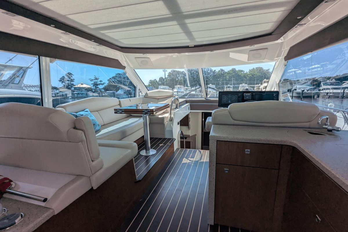 2013 Cruisers Yachts 48 
