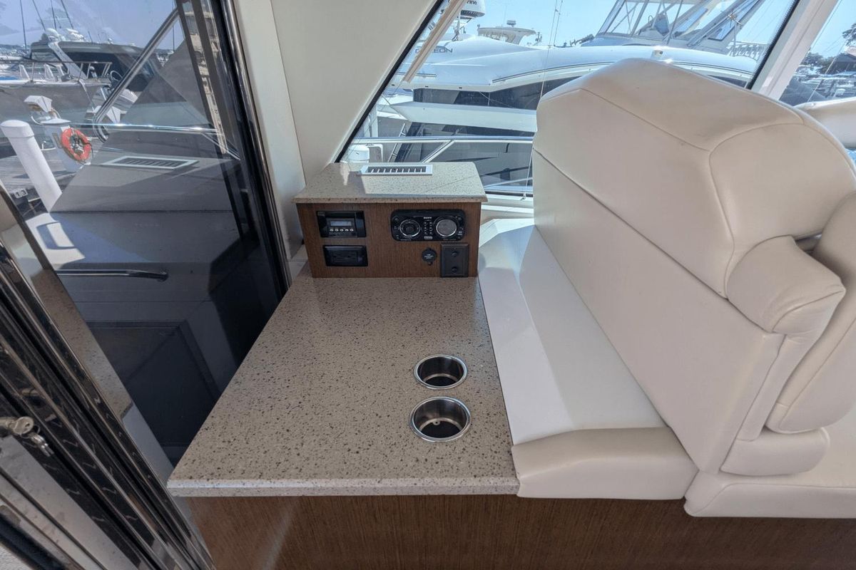 2013 Cruisers Yachts 48 
