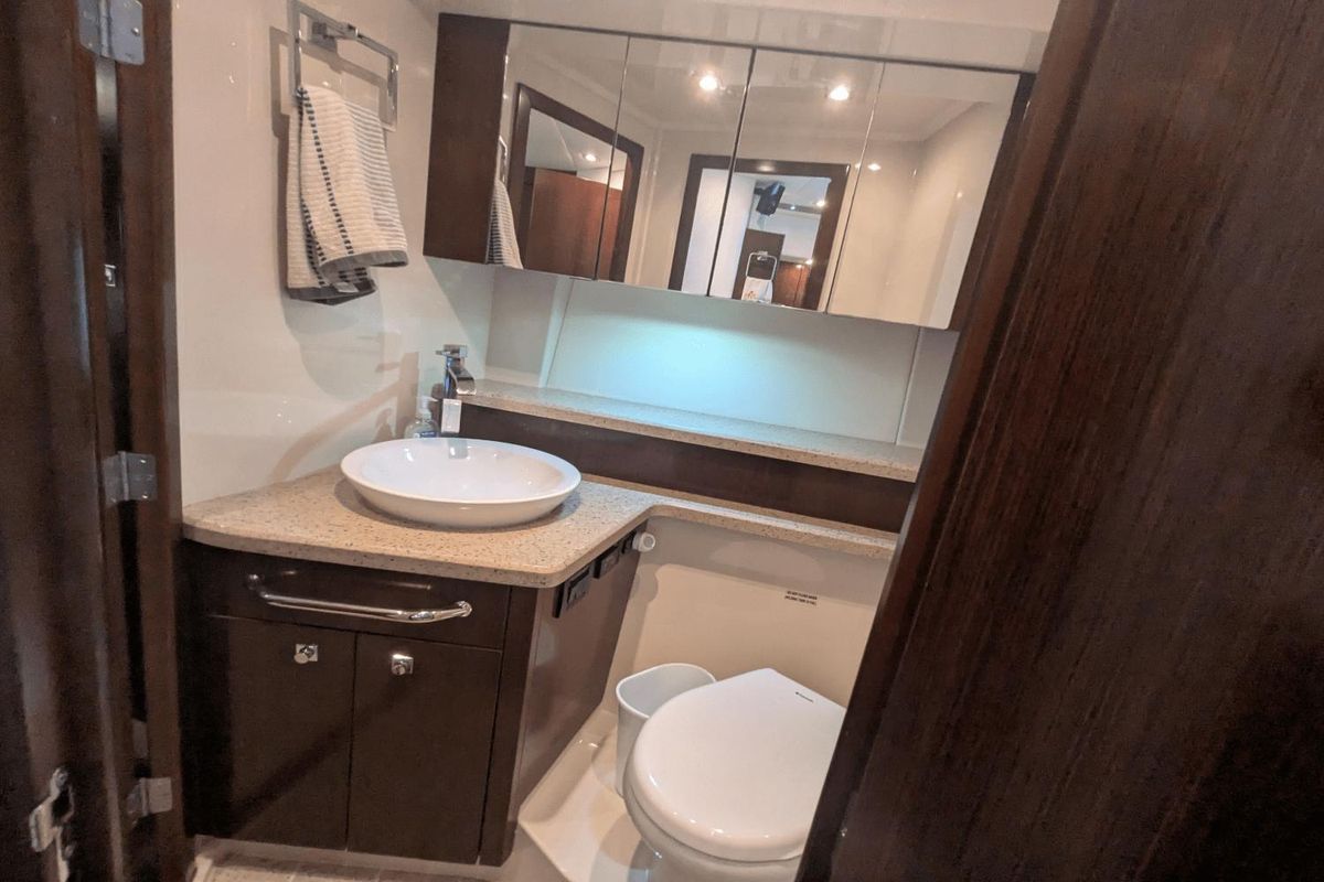 2013 Cruisers Yachts 48 