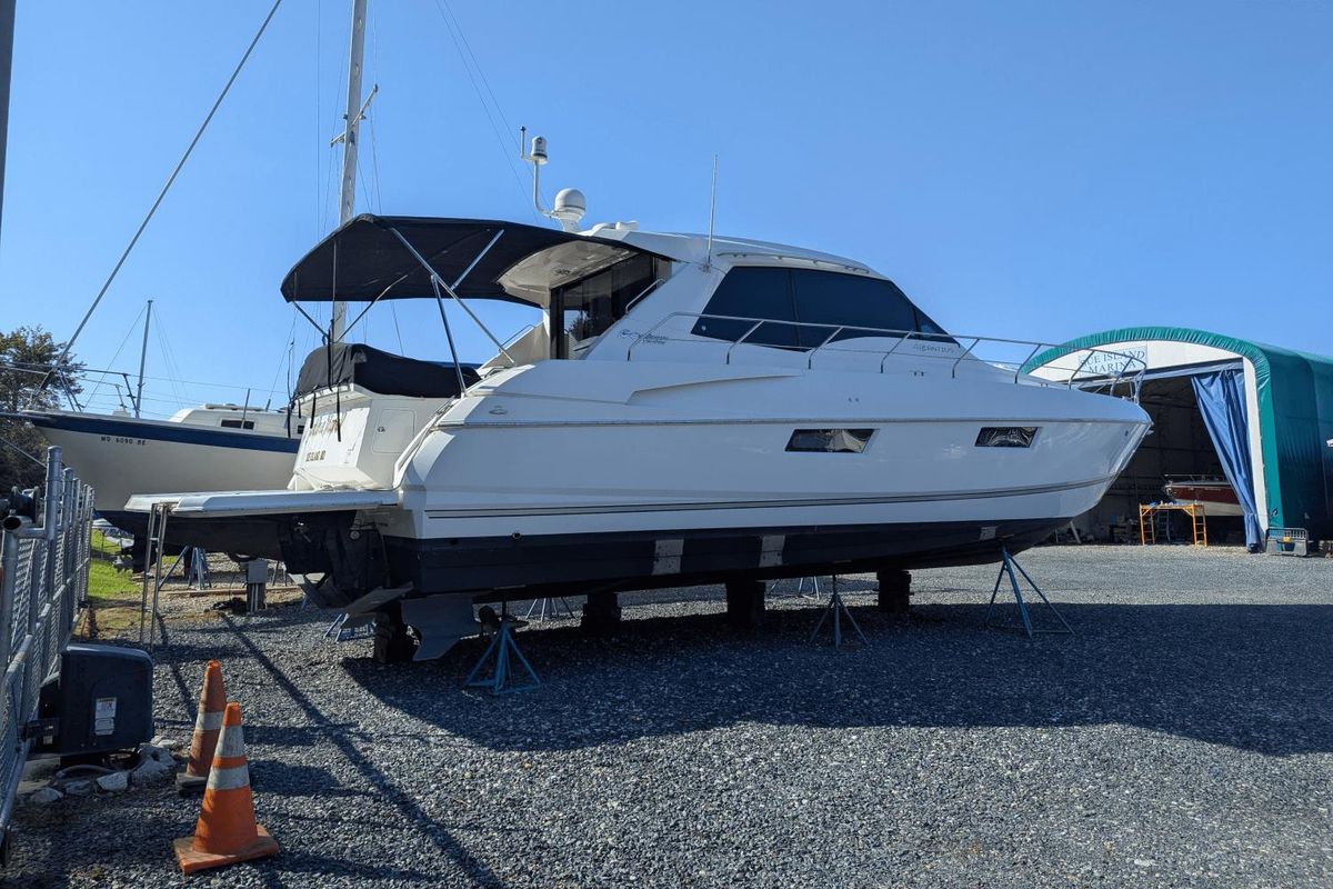 2013 Cruisers Yachts 48 