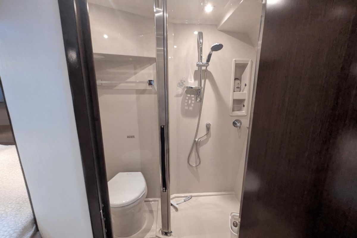 2013 Cruisers Yachts 48 