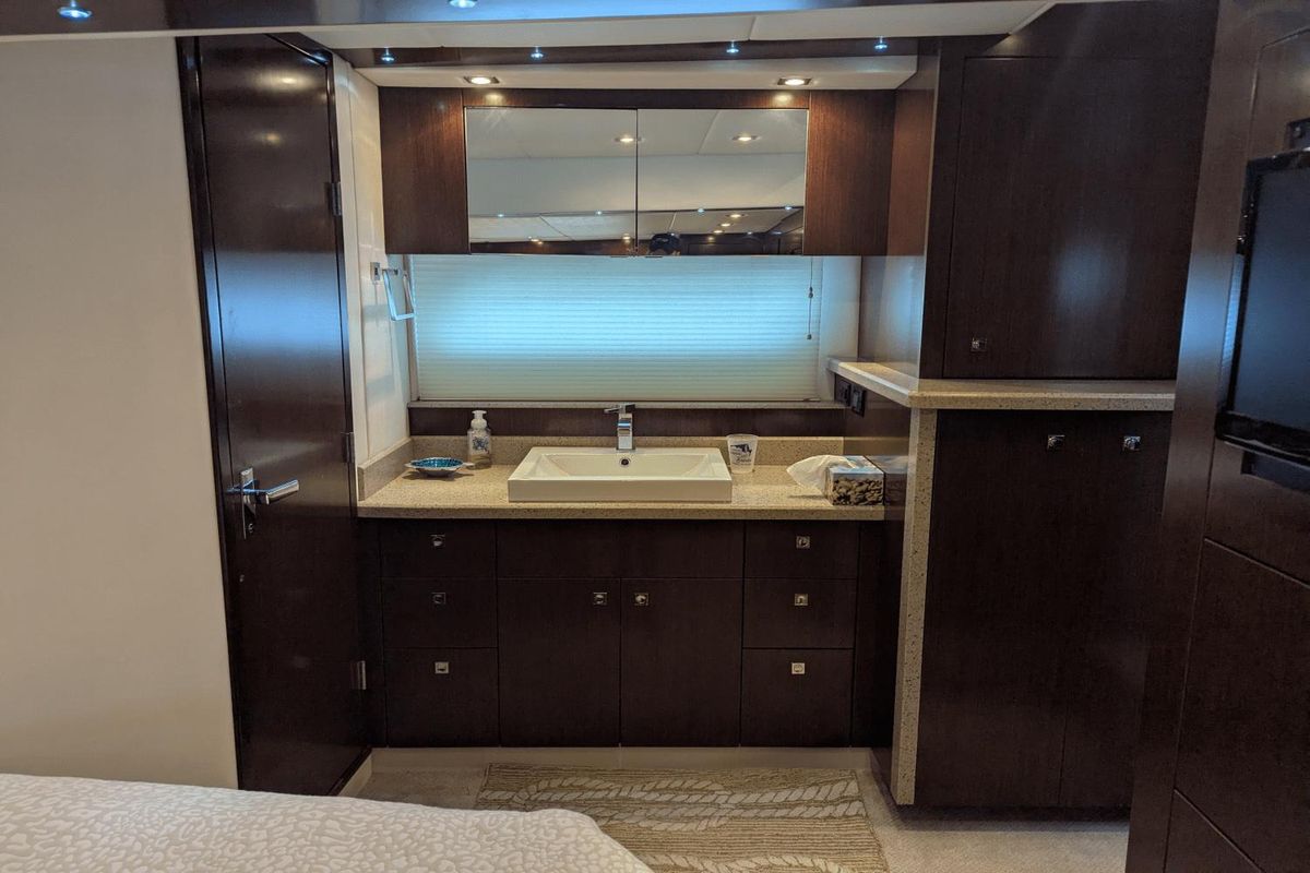 2013 Cruisers Yachts 48 