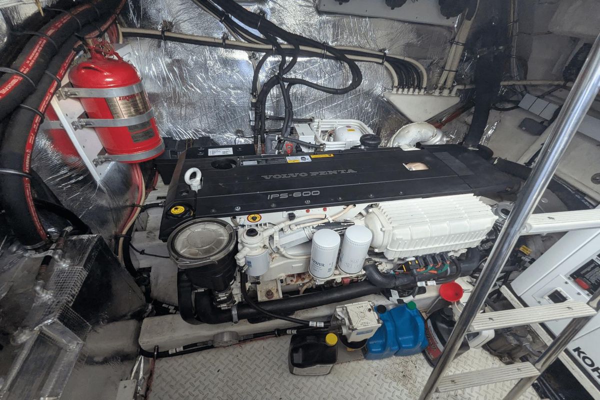 2013 Cruisers Yachts 48 