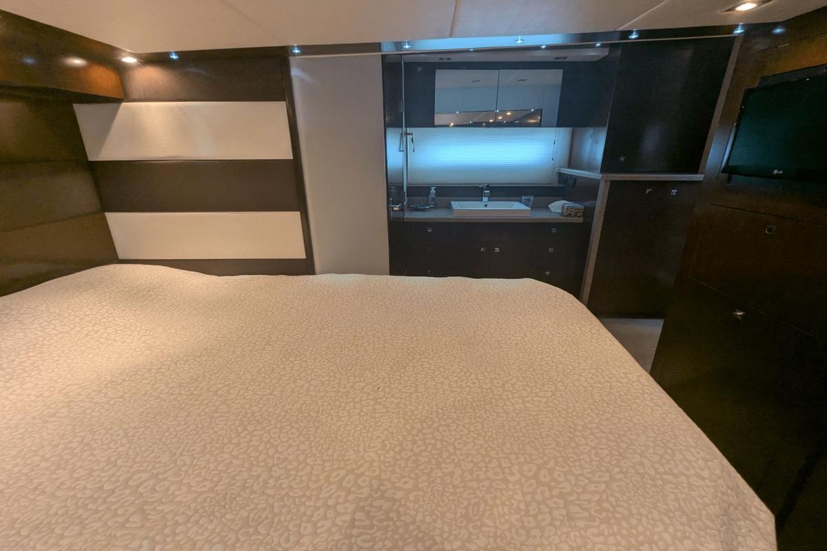 2013 Cruisers Yachts 48 